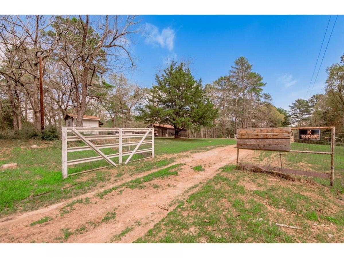 Picture of Home For Sale in Trinity, Texas, United States