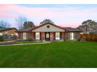 Home For Sale in Friendswood, Texas