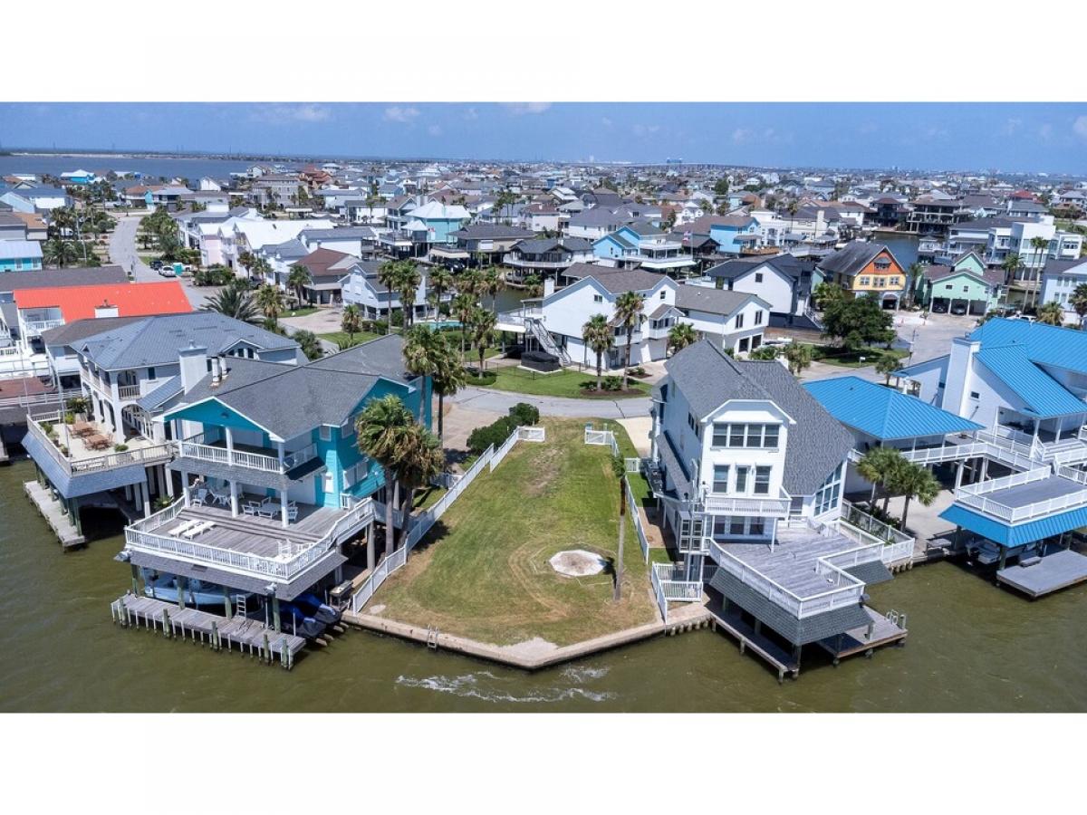 Picture of Home For Sale in Tiki Island, Texas, United States