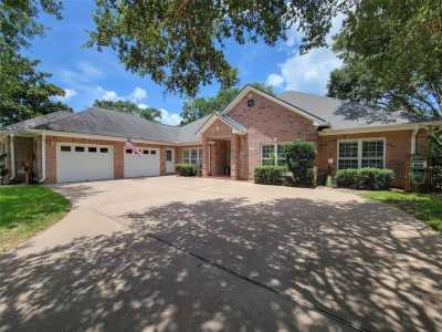 Home For Sale in Bellville, Texas