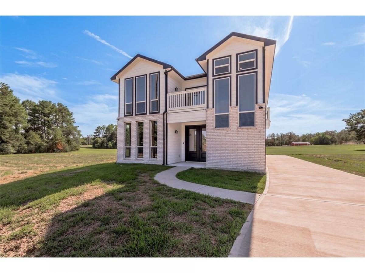 Picture of Home For Sale in Trinity, Texas, United States