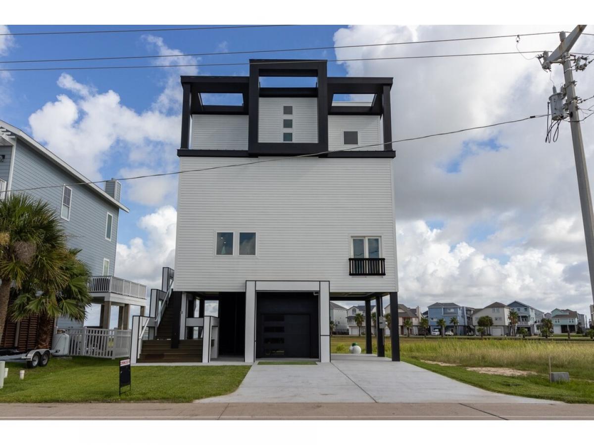 Picture of Home For Sale in Tiki Island, Texas, United States