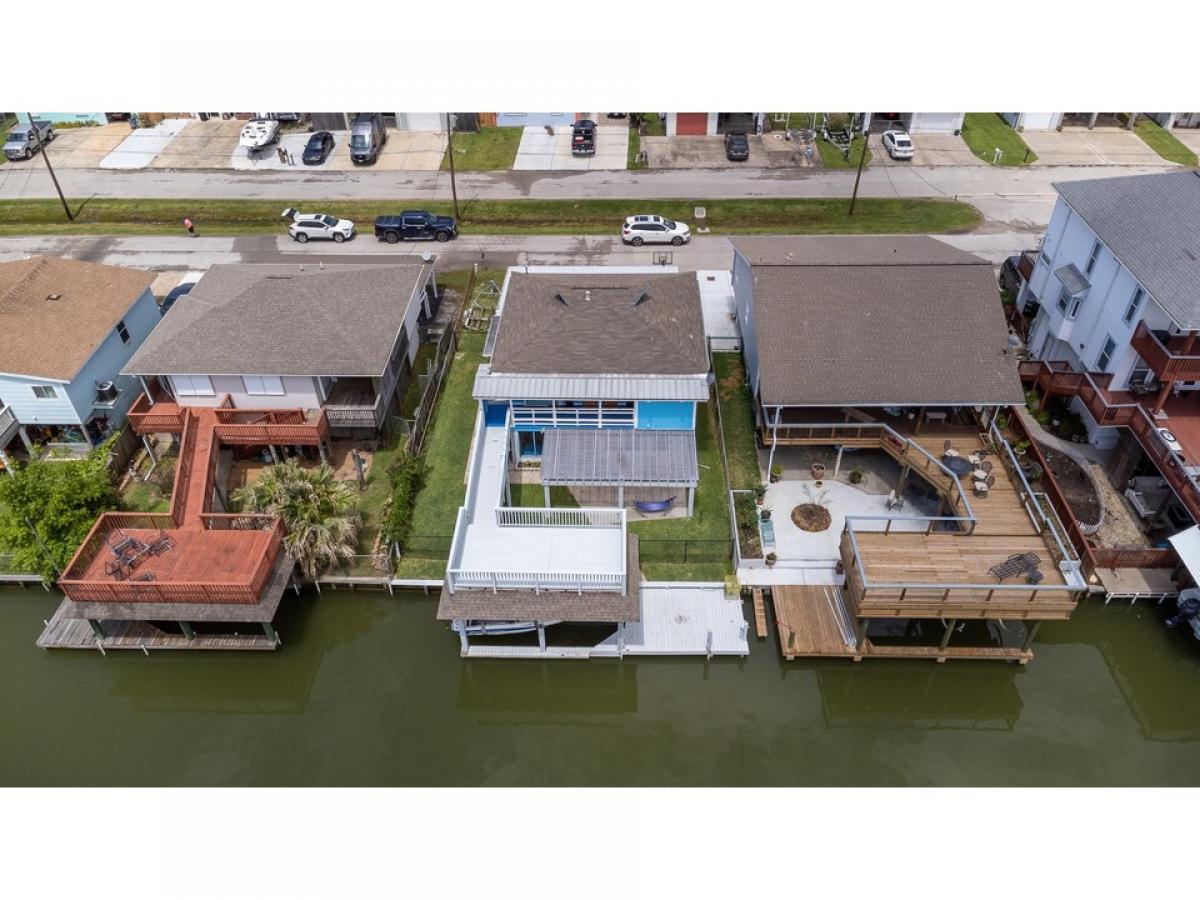 Picture of Home For Sale in Bayou Vista, Texas, United States