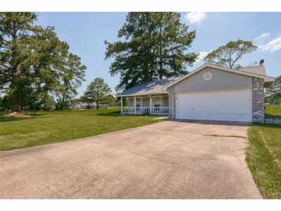 Home For Sale in Trinity, Texas