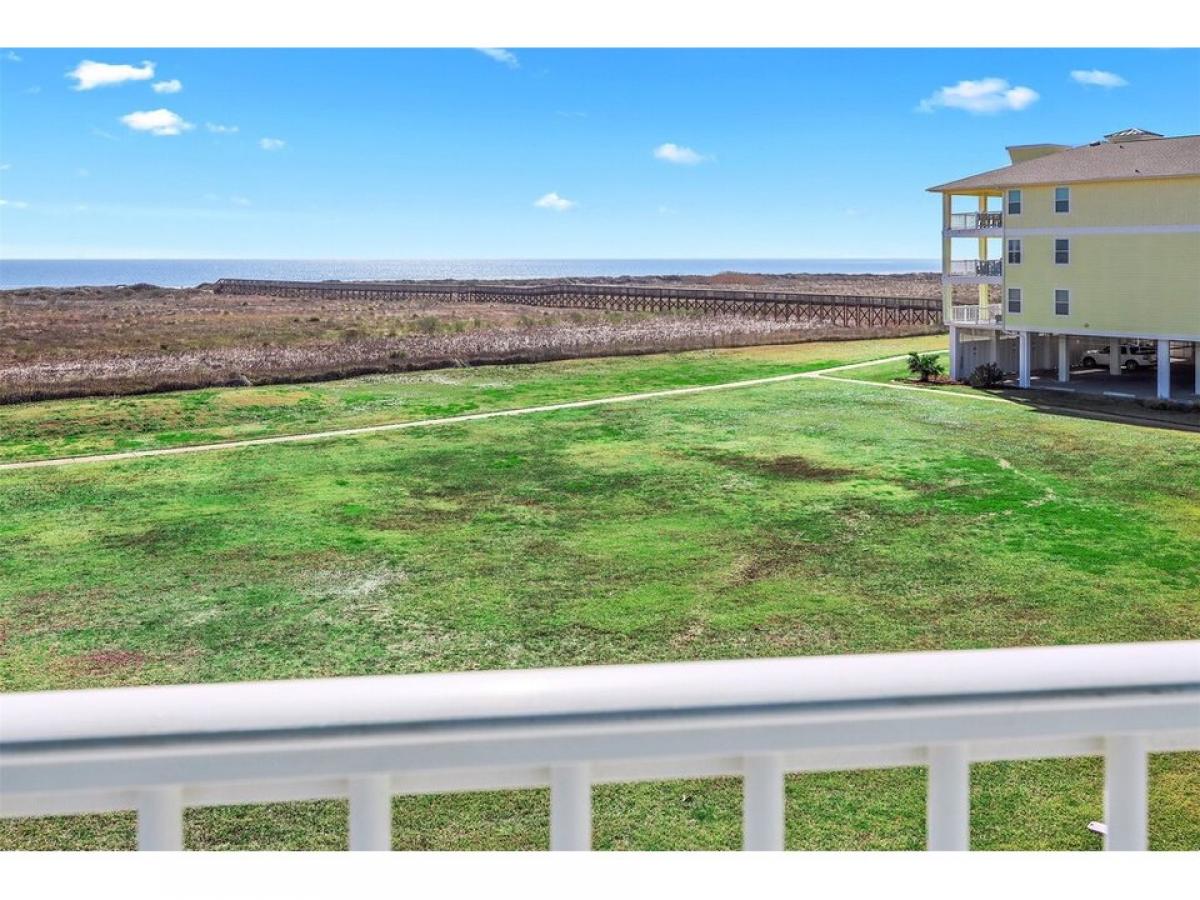 Picture of Home For Sale in Galveston, Texas, United States