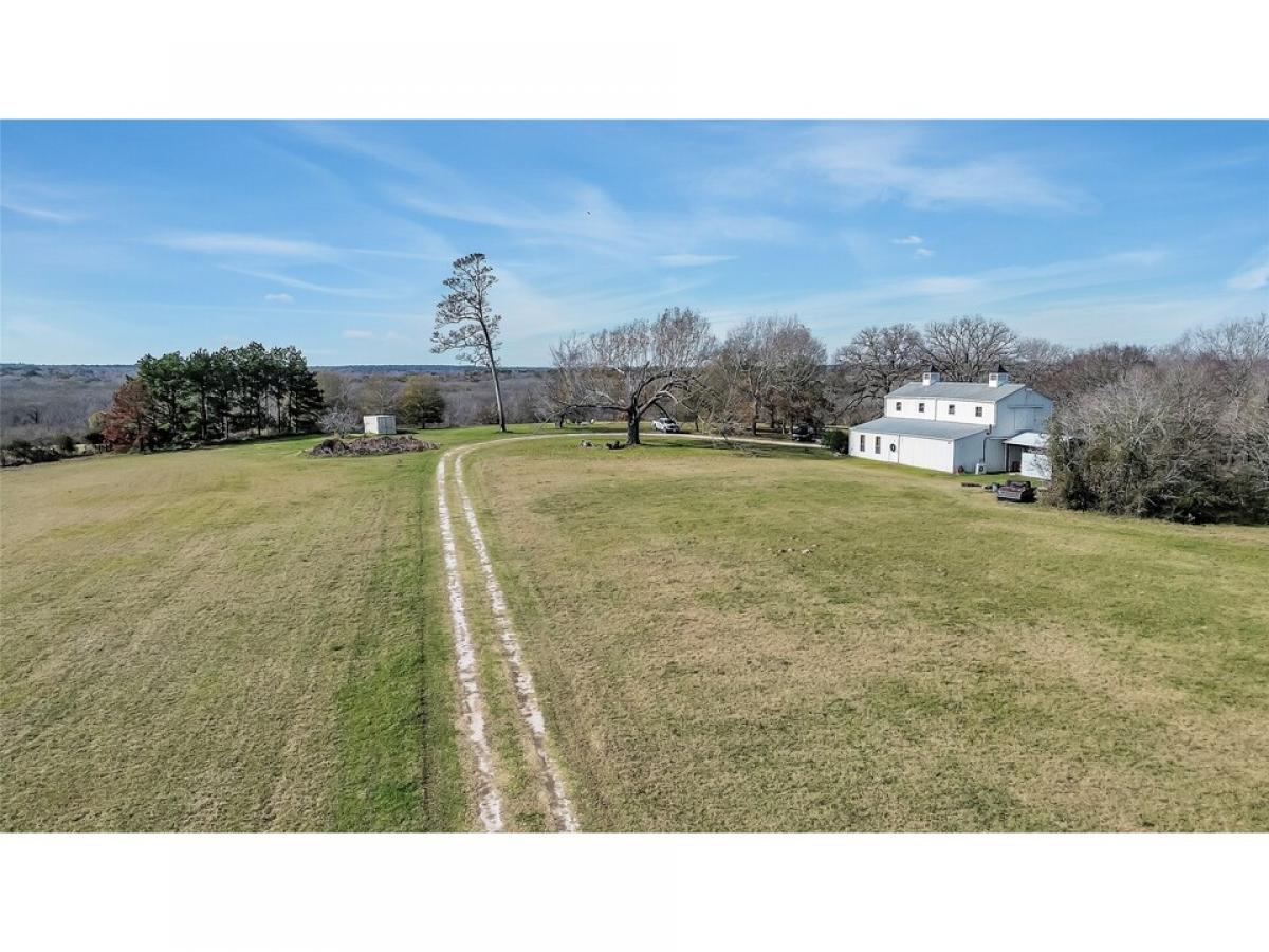 Picture of Home For Sale in Montgomery, Texas, United States