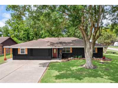 Home For Sale in Danbury, Texas