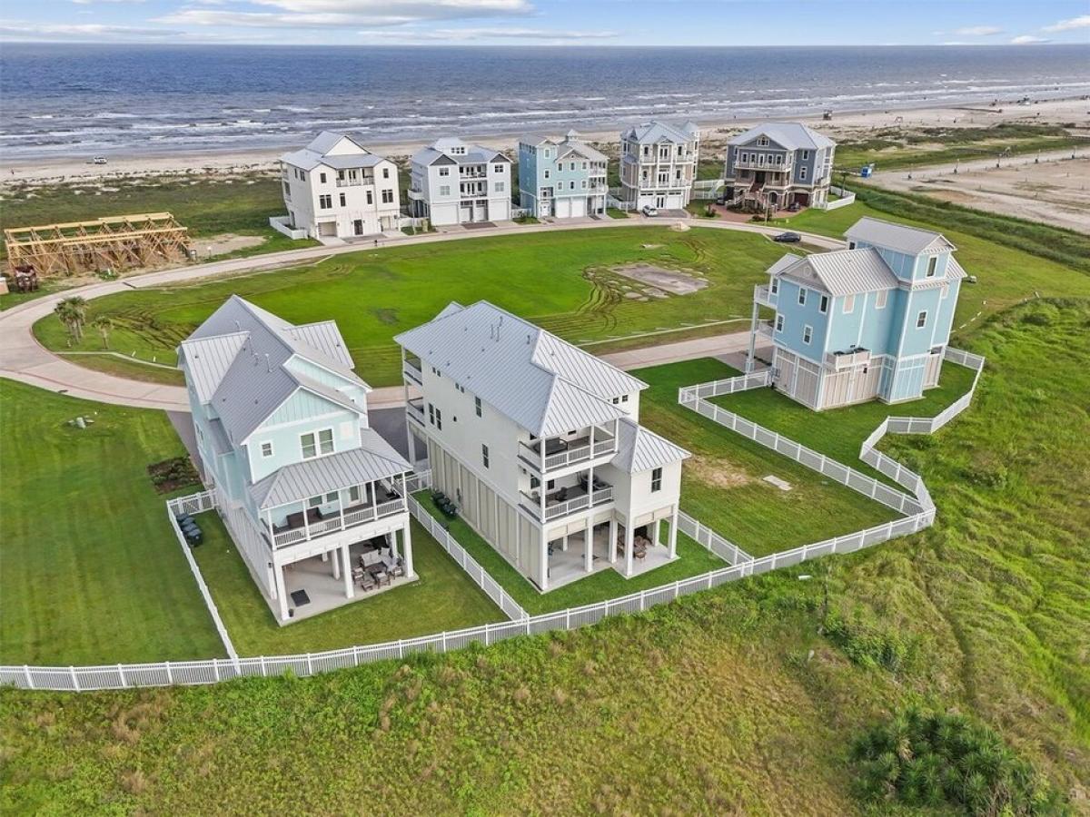 Picture of Home For Sale in Galveston, Texas, United States