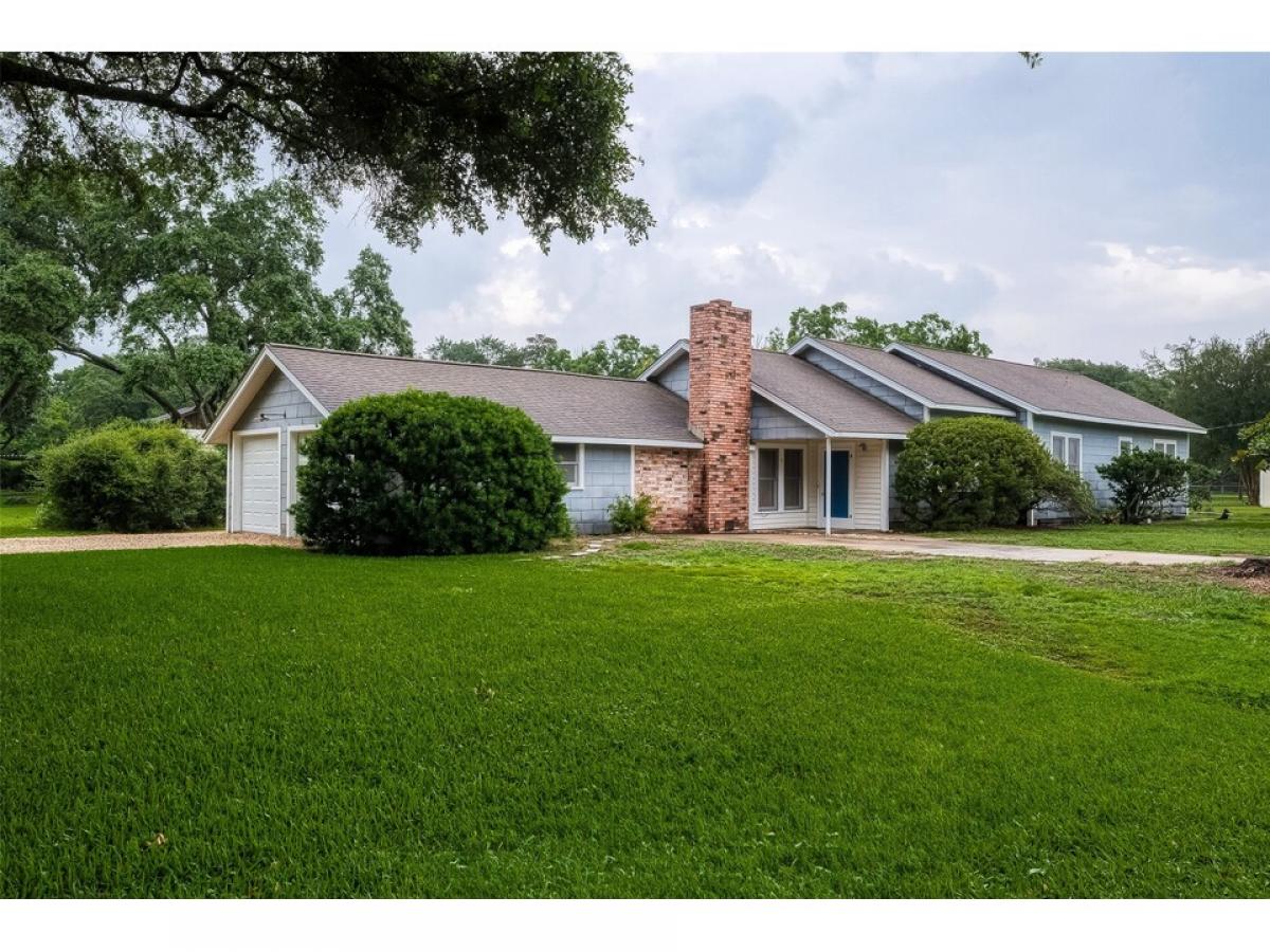 Picture of Home For Sale in East Bernard, Texas, United States