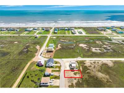 Home For Sale in Surfside Beach, Texas