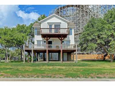 Home For Sale in Kemah, Texas