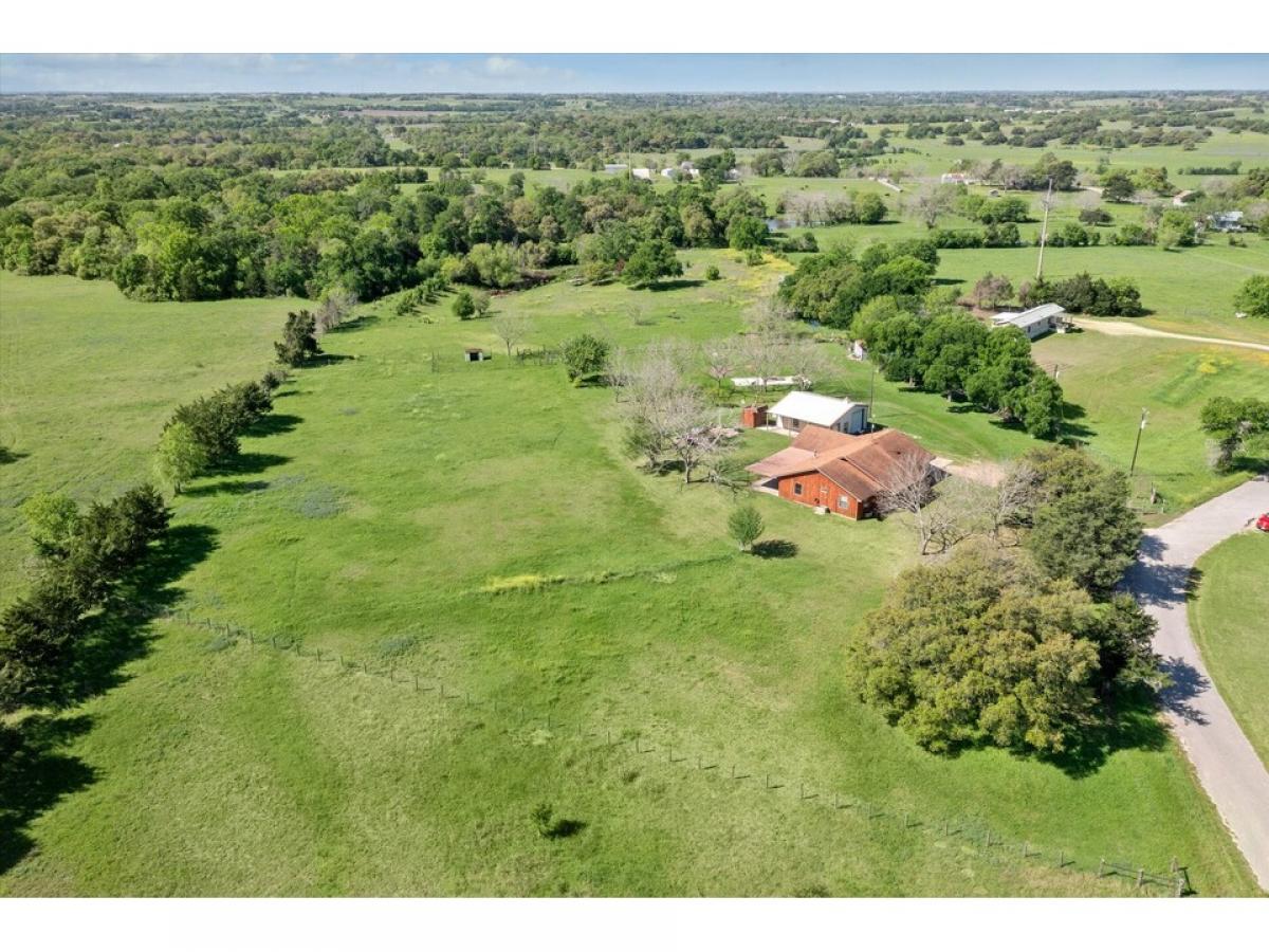 Picture of Home For Sale in Brenham, Texas, United States