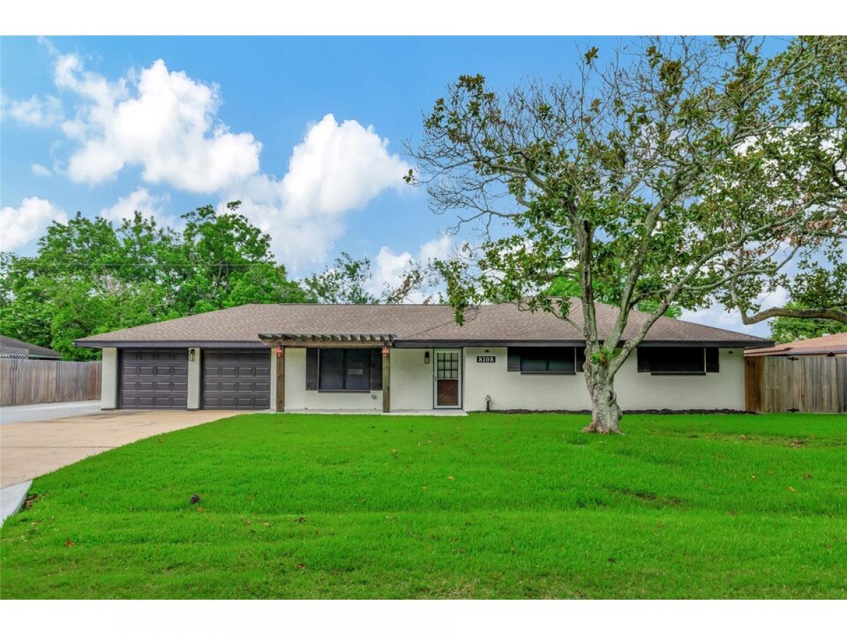 Picture of Home For Sale in Hitchcock, Texas, United States