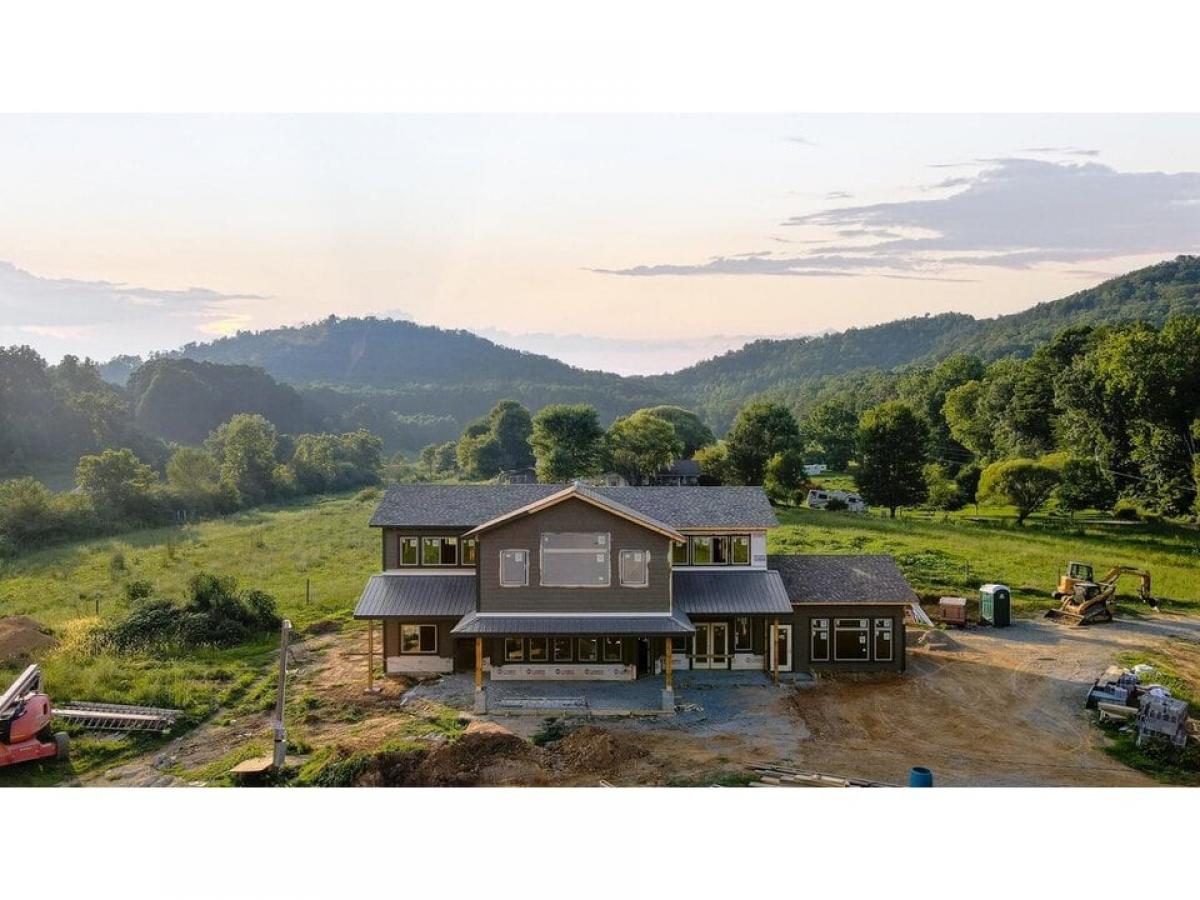 Picture of Home For Sale in Sevierville, Tennessee, United States