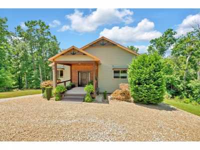 Home For Sale in Dandridge, Tennessee