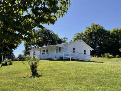 Home For Sale in Dandridge, Tennessee