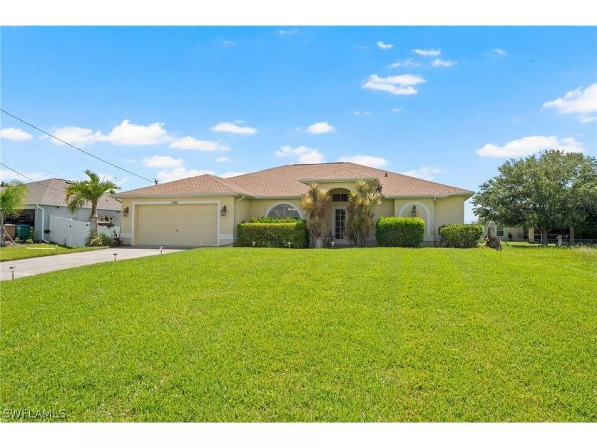 Picture of Home For Sale in Cape Coral, Florida, United States