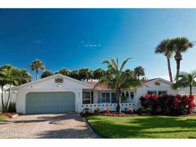 Home For Sale in New Smyrna Beach, Florida