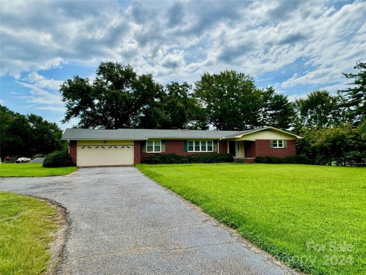 Picture of Home For Sale in Forest City, North Carolina, United States