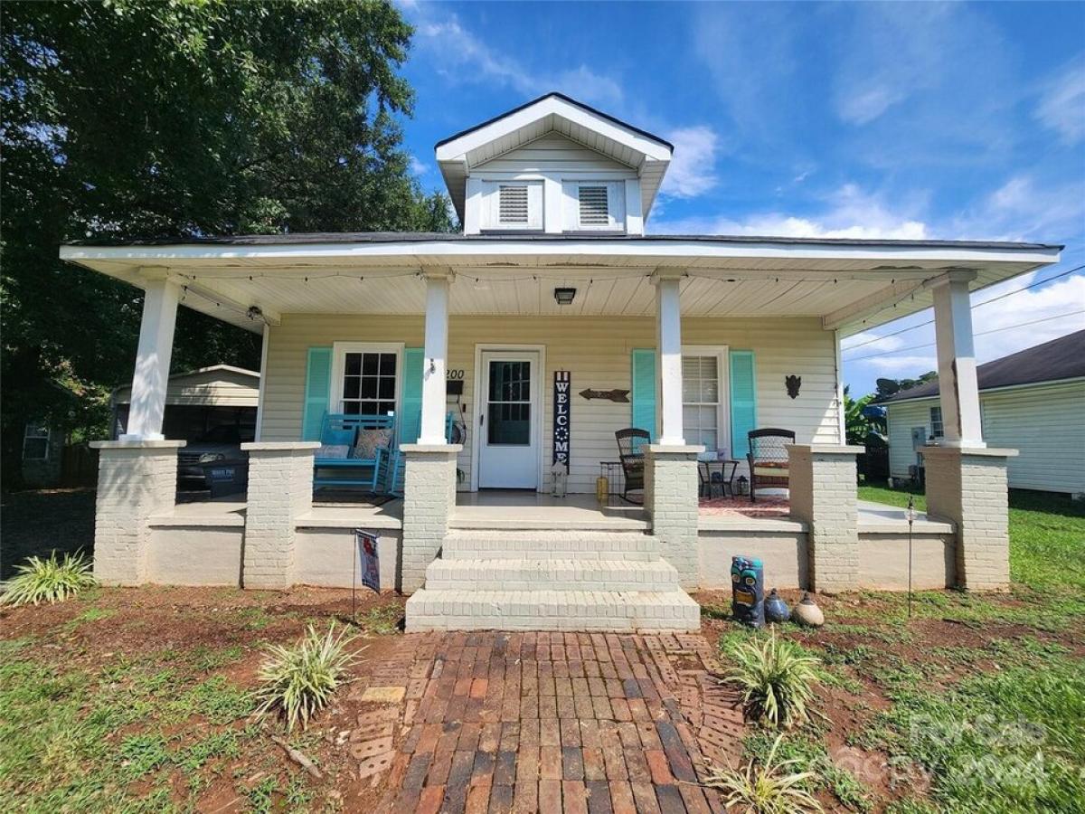 Picture of Home For Sale in Belmont, North Carolina, United States