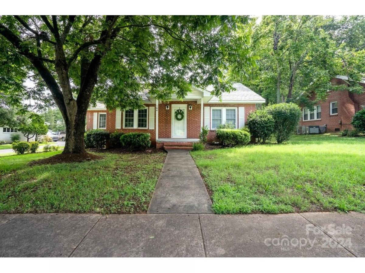 Picture of Home For Sale in Norwood, North Carolina, United States