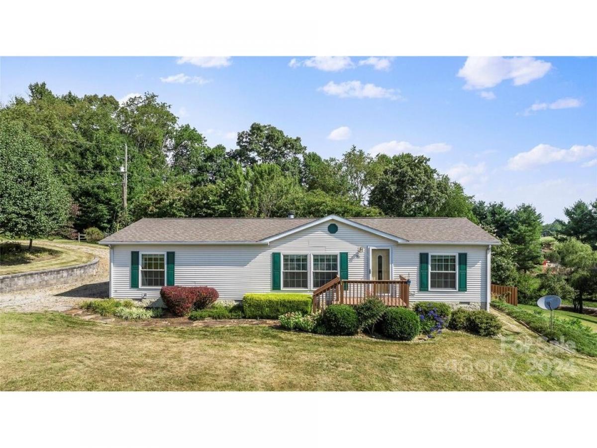 Picture of Home For Sale in Asheville, North Carolina, United States