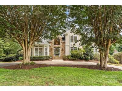 Home For Sale in Hickory, North Carolina