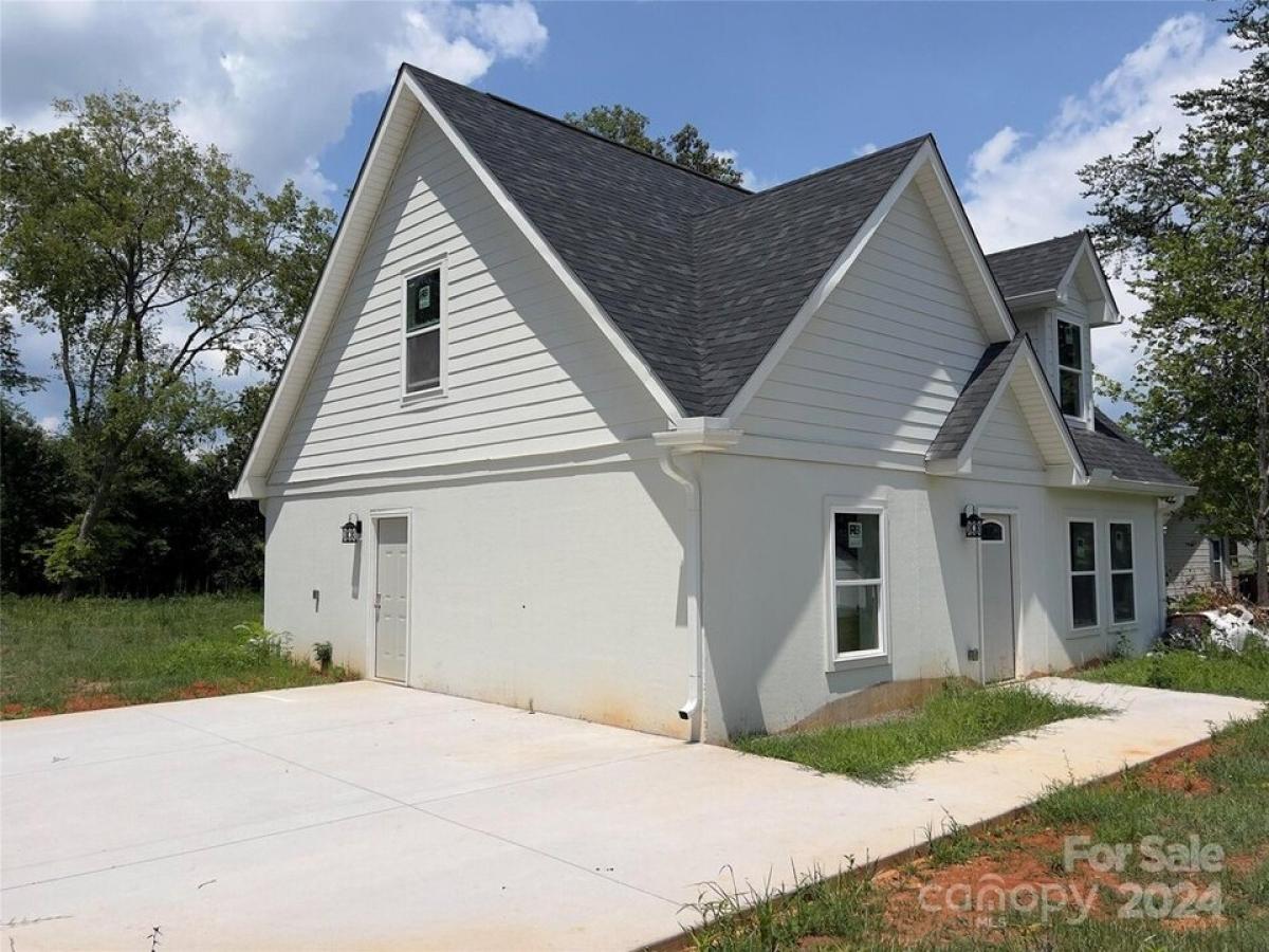 Picture of Home For Sale in Forest City, North Carolina, United States