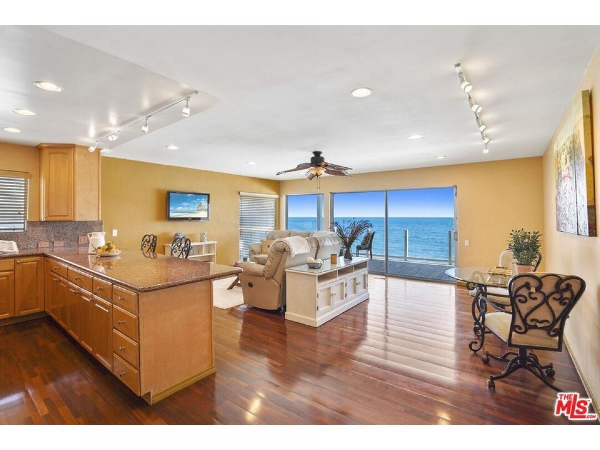 Picture of Home For Sale in Malibu, California, United States