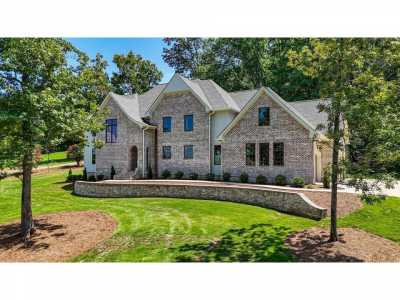 Home For Sale in Ooltewah, Tennessee