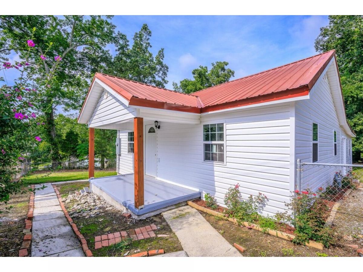 Picture of Home For Sale in Lafayette, Georgia, United States