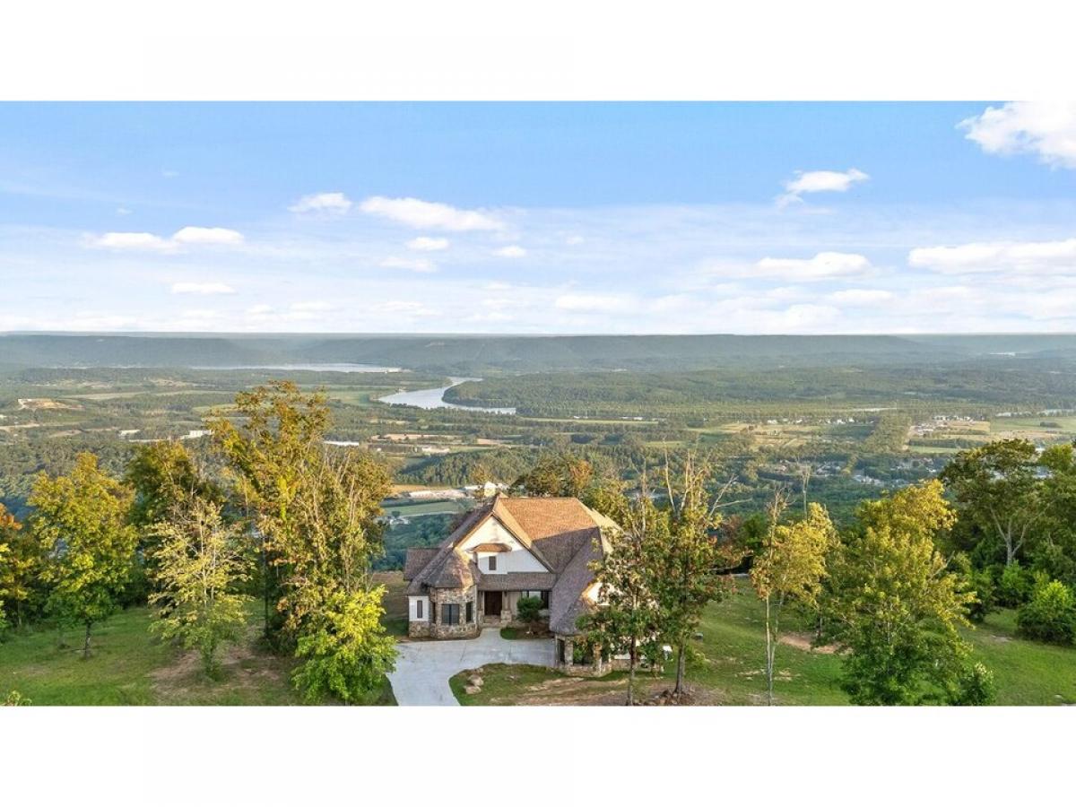 Picture of Home For Sale in Jasper, Tennessee, United States