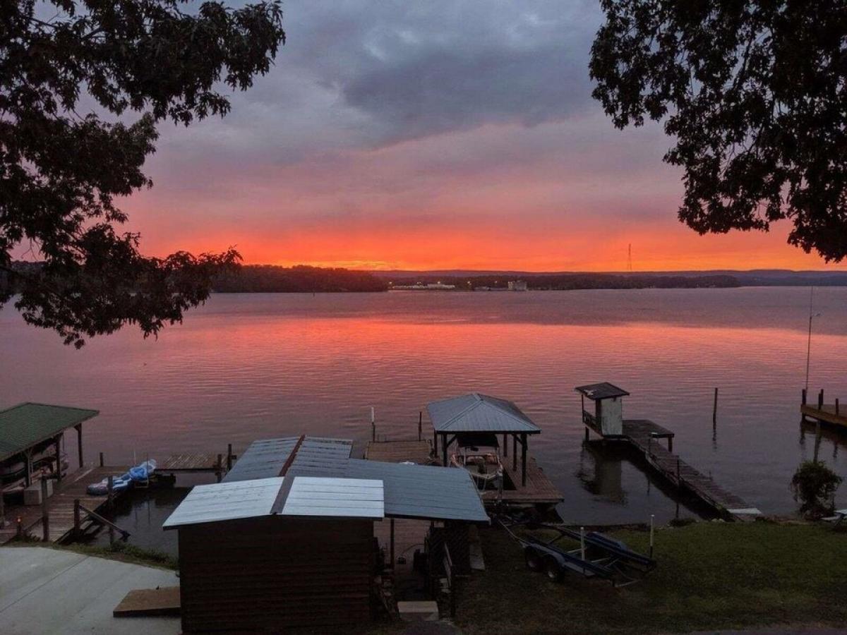 Picture of Home For Sale in Harrison, Tennessee, United States