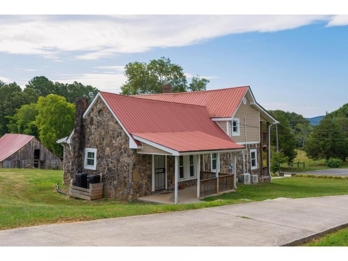 Picture of Home For Sale in Chickamauga, Georgia, United States