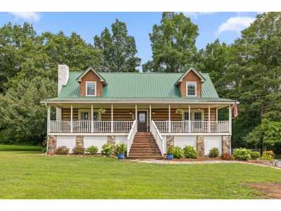 Home For Sale in Signal Mountain, Tennessee