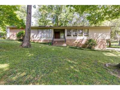 Home For Rent in Signal Mountain, Tennessee