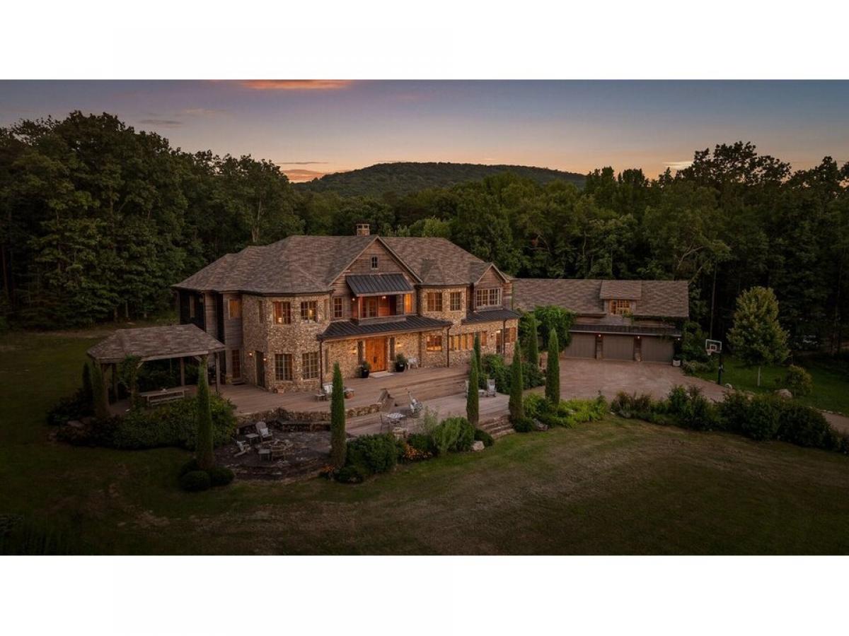 Picture of Home For Sale in Rising Fawn, Georgia, United States