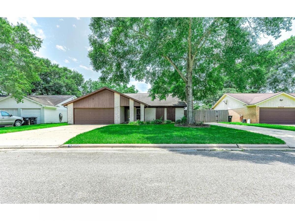 Picture of Home For Sale in Alvin, Texas, United States