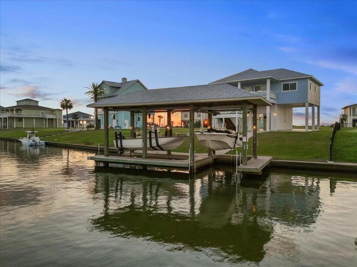 Picture of Home For Sale in Port Bolivar, Texas, United States