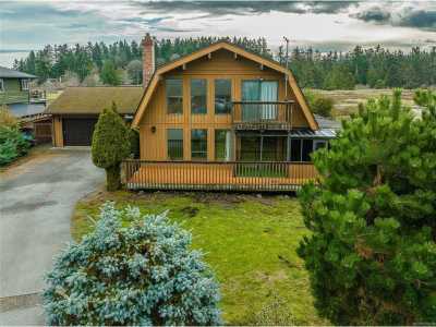 Home For Sale in Qualicum Beach, Canada