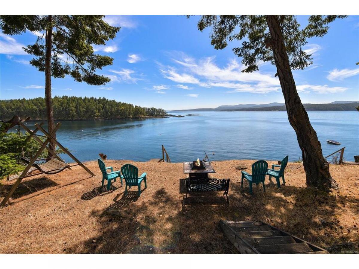 Picture of Residential Land For Sale in Mayne Island, British Columbia, Canada