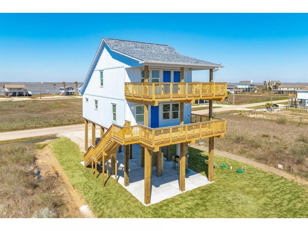 Picture of Home For Sale in Freeport, Texas, United States