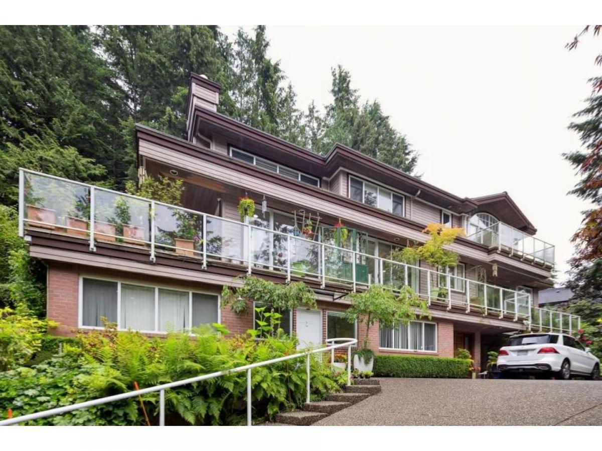 Picture of Home For Sale in West Vancouver, British Columbia, Canada