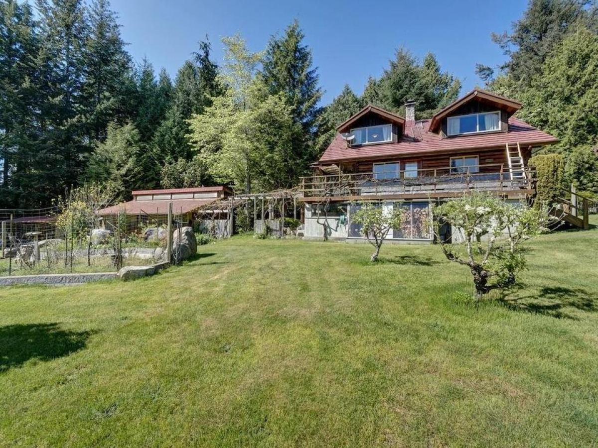 Picture of Home For Sale in Roberts Creek, British Columbia, Canada