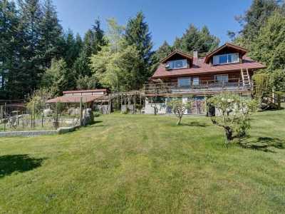 Home For Sale in Roberts Creek, Canada