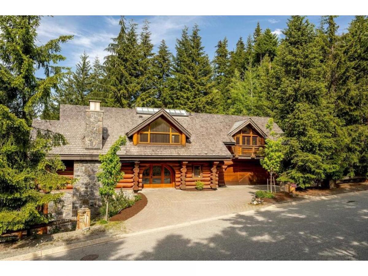 Picture of Home For Sale in Whistler, British Columbia, Canada