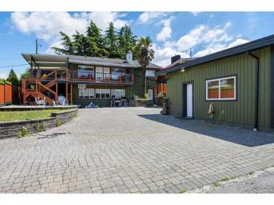 Home For Sale in Surrey, Canada