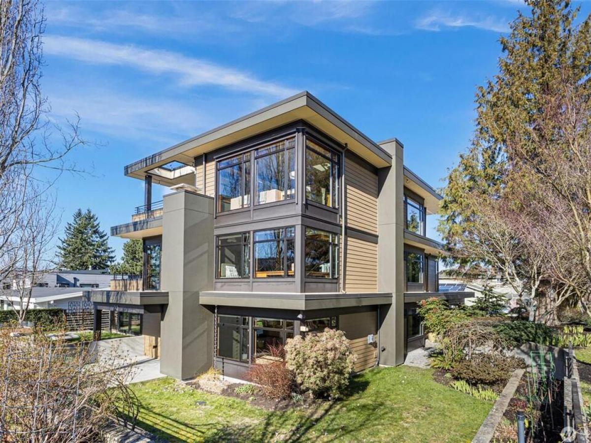 Picture of Home For Sale in Kirkland, Washington, United States