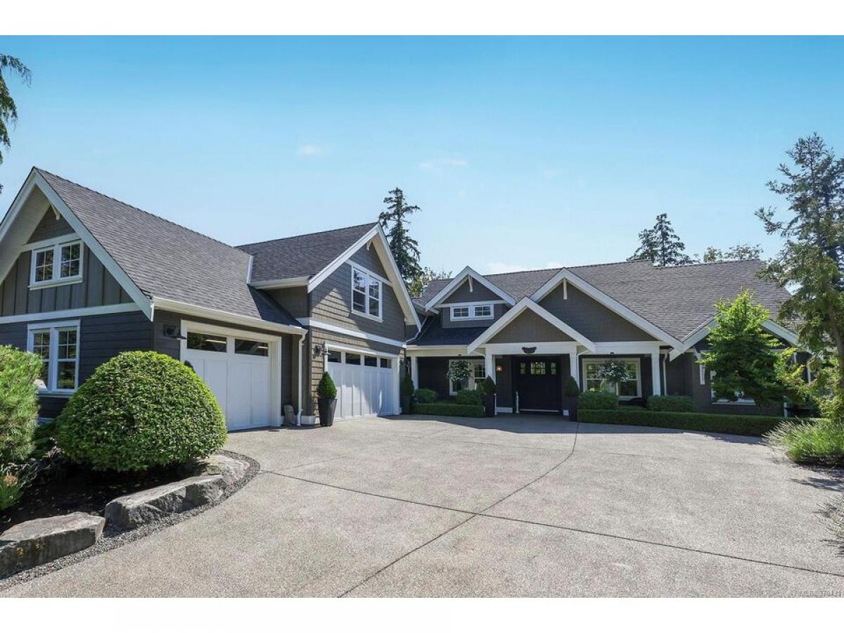 Picture of Home For Sale in Nanoose Bay, British Columbia, Canada