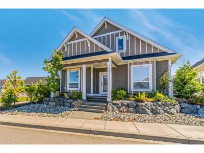 Home For Sale in Parksville, Canada